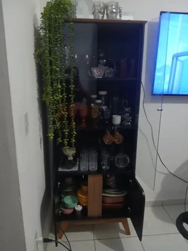 Cristaleira e tapete pra sala
