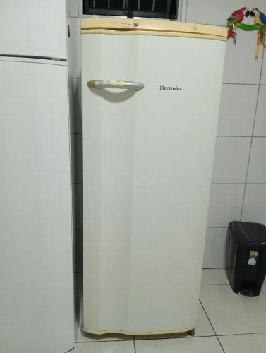 Uma geladeira 