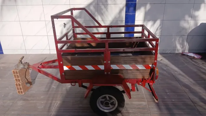 Carretinha Placa mercosul semi nova acompanha caixa de fertamente