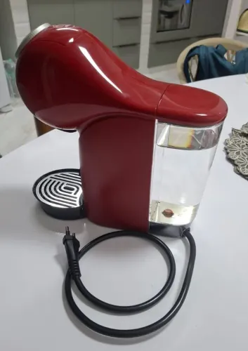 Cafeteira Dolce Gusto Genio S Plus novinha vermelha