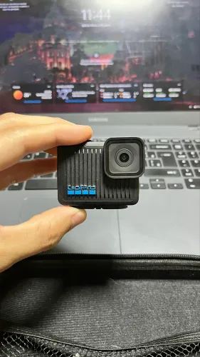 GoPRO HERO 4K + case + cartão 64 GB
