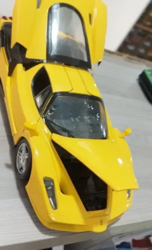 Miniatura Ferrari Enzo escala 1.18, Marca: Hotwheels 