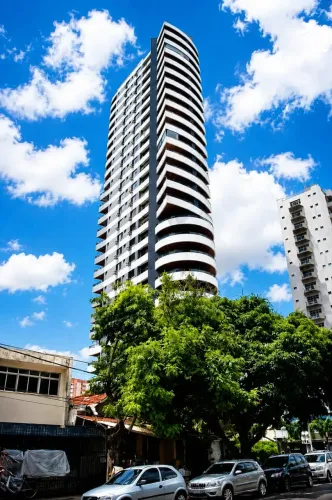 Apartamento em Edifício Ilha de Malta de Alto Padrão | Andar Alto | Excelente Localização