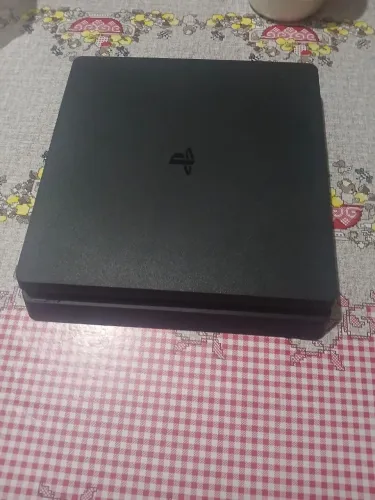 Vendo PS4 Slim, 500 gb + 500 hd externo, R$1600, dois controles originais, dois CDs, caixa