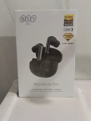 Vendo QCY MeloBuds Pro, novo e lacrado, na caixa.