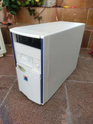 Gabinete AT Antigo muito lindo, Display MHZ, suporta PS/2!