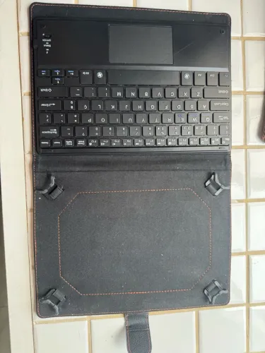 capa com teclado embutido para tablet