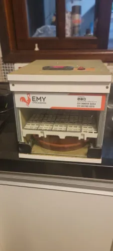 Chocadeira EMY 20 ovos - 220v