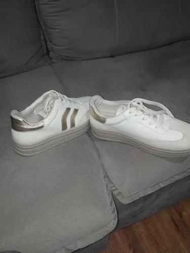 Vende se tênis né 35 via marte semi novo