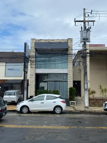 ALUGA-SE PRIMEIRO ANDAR DE 76M², PARA PONTO COMERCIAL EM PETRÓPOLIS