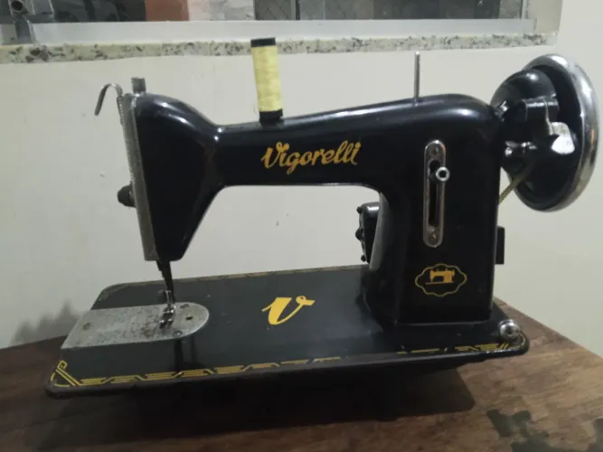 Máquina de Costura - Vigorelli
