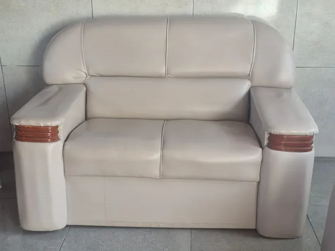 Sofá dois lugares,$200,00