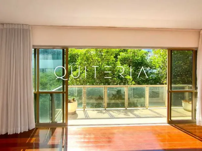 APARTAMENTO REFORMADO A VENDA EM IPANEMA 3 QUARTOS VARANDA
