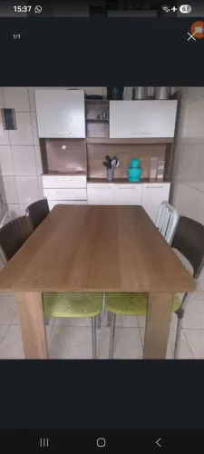 Mesa e armário