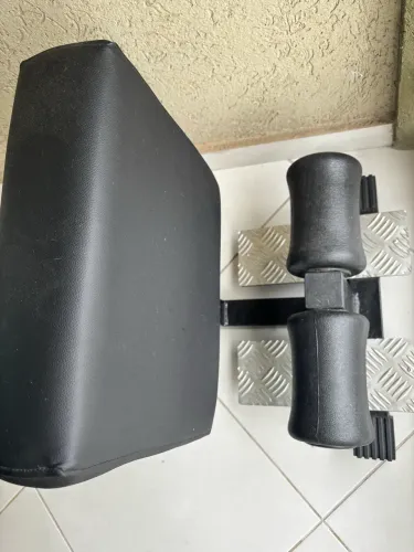 Vende-se equipamento de academia Sissy squat
