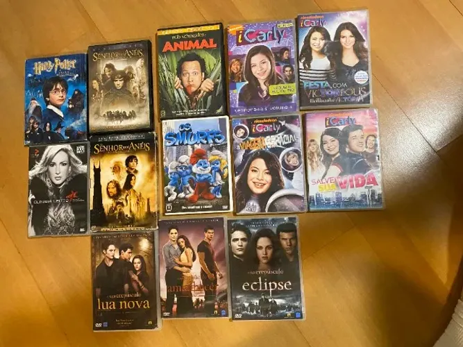 Lote de CDs e DVDs
