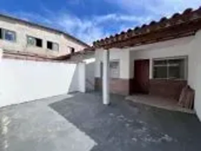 Casa linear 2 quartos com quintal diferenciado