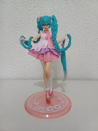 Figure Hatsune Miku com Tranças