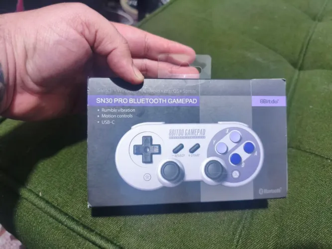 8bitdo SN30 Pro bluetooth gamepad
