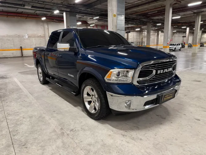 Ram Classic Laramie 5.7 V8 16V Gasolina 4X4 Aut. 2022