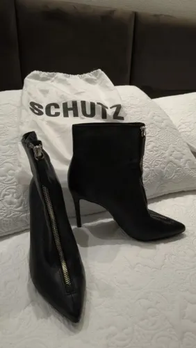 Bota feminina Schutz 