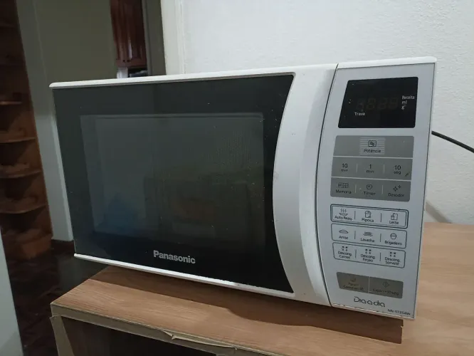 Microondas 220v Panasonic usado é ótimo estado 