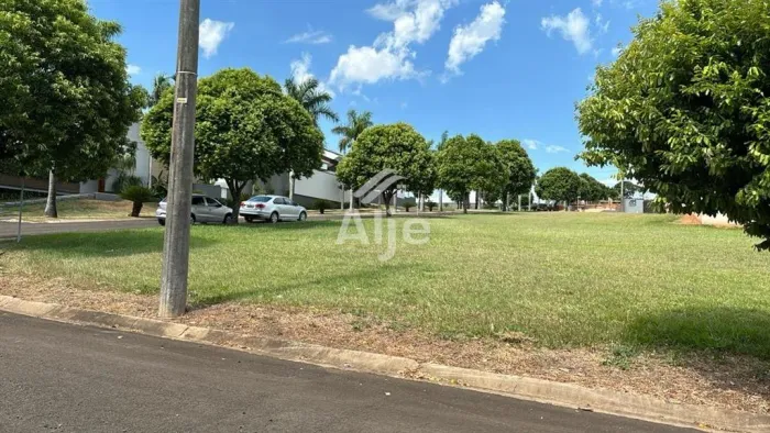 VENDE-SE Lote em condomínio NO PORTAL DOS NOBRES - MARÍLIA/SP