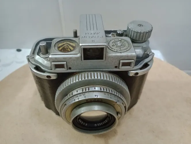 Camera fotográfica Kodak medalist ll