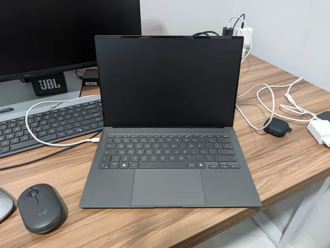 Asus Zenbook S14 core ultra 7 256v