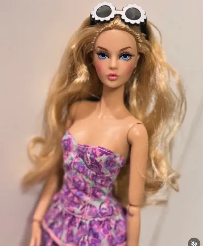 Boneca mizi integrity toys
