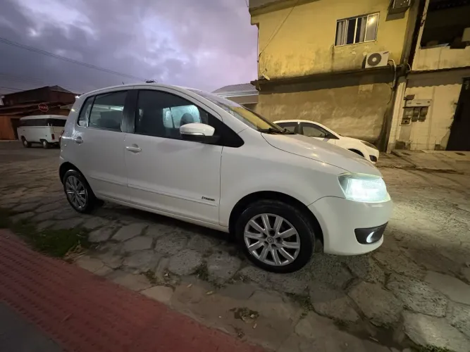 Volkswagen Fox 1.0 MI Total Flex 8V 5P 2014