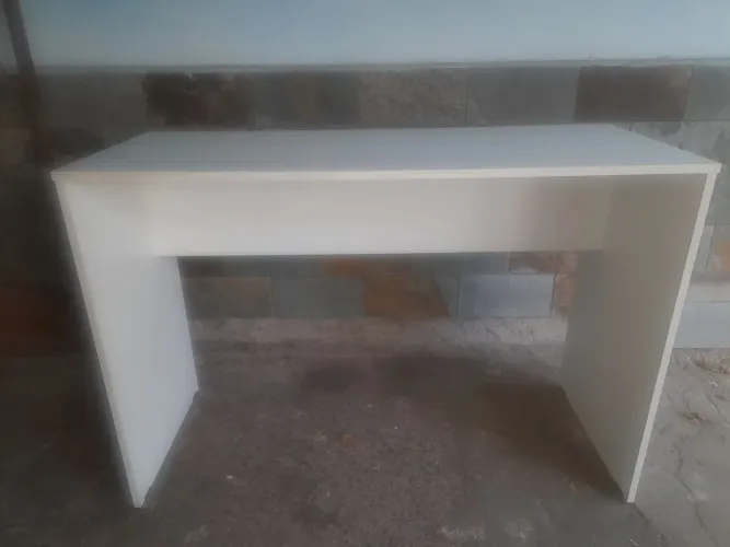 Mesa de escritório ou estudo em mdf