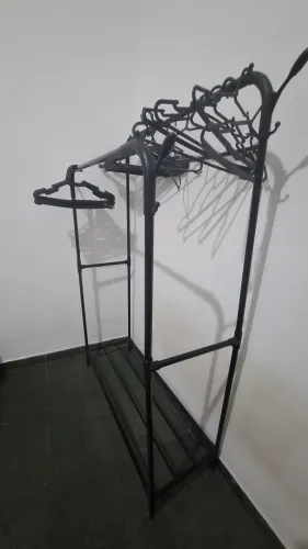 Arara / Cabideiro de Roupas
