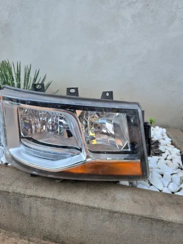 Farol da scania p280