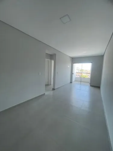 Apartamento com 2 quartos para alugar por R$ 2650.00, 71.00 m2 - AMIZADE - GUARAMIRIM/SC