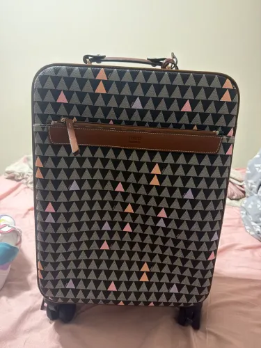 Mala de viagem shutzz. Nunca usada perfeito estado. De 1600 vendo 800