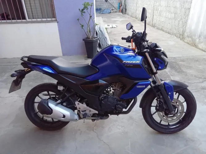 Moto bem conservada estado de zero