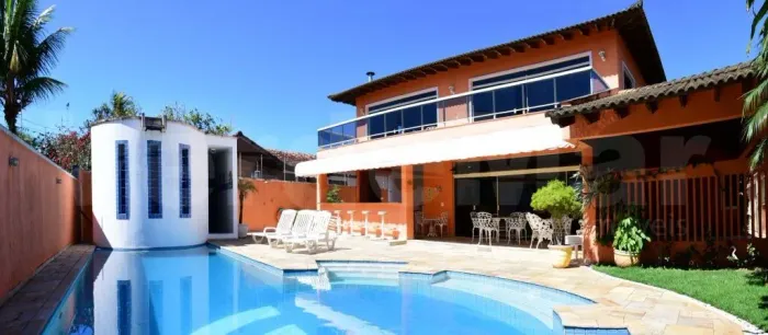 Casa a venda perto da praia da Enseada em Guarujá.