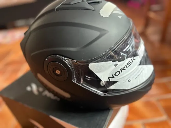 Capacete Novo NORISK - Usado UMA ÚNICA VEZ! com Etiqueta!