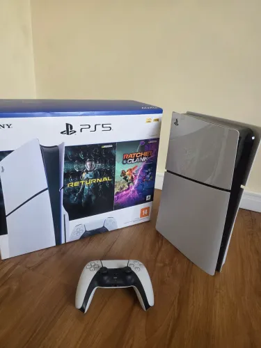PlayStation 5 slim 1 tera + leitor de disco.