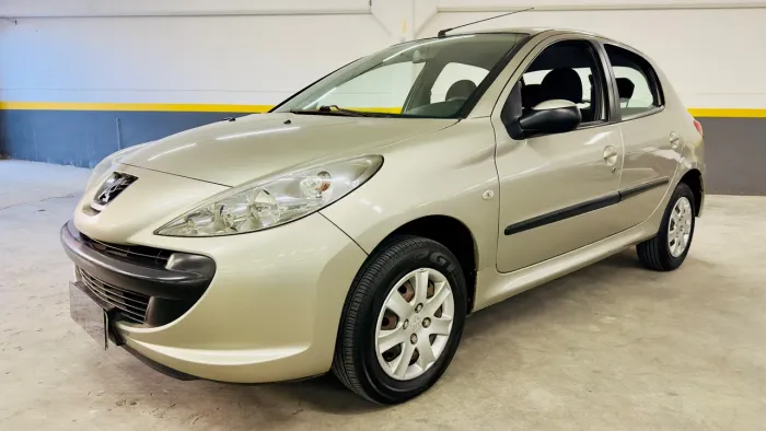 Peugeot 207 XR 1.4 Flex 8V 5P 2011