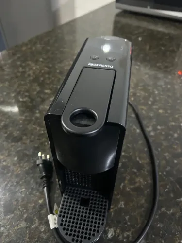 Cafeteira Nespresso Essenza Mini Preta