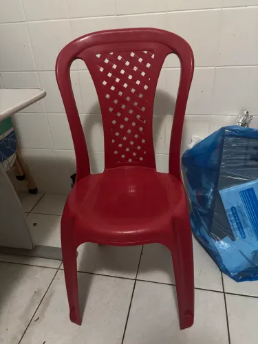 Cadeiras de plástico