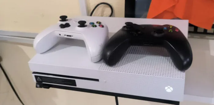XBOX ONE S 500GB COMPLETO + 2 CONTROLES ORIGINAIS + NOTA FISCAL | ESTADO DE NOVO