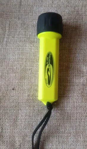 Laterna de mergulho Princeton Tec 40 fabricada no USA