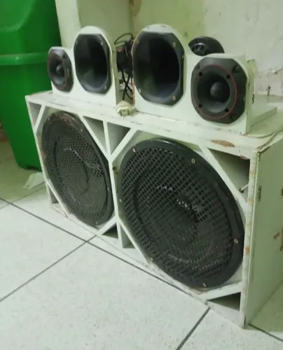 Caixa de som para carro de 15 