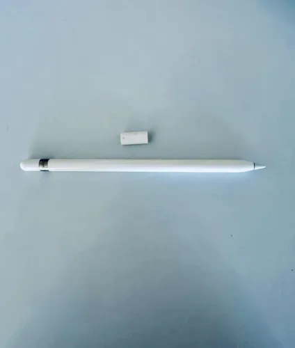 Apple Pencil 1ª geração. Praticamente nova, sem defeitos ou marcas de uso.