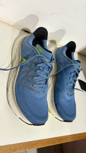 Tênis New Balance Fresh Foam X More V4 seminovo