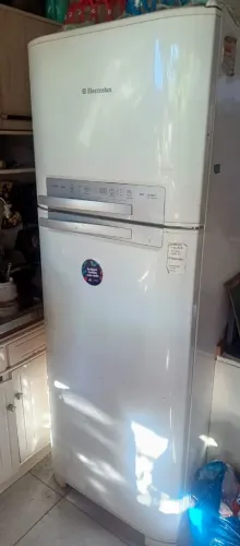 Vende - se geladeira Electrolux