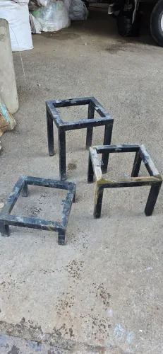 Estrutura de ferro para mesas e bancos